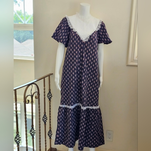 Pomare Hawaii Dresses & Skirts - Vintage Pomare Hawaii Muʻumuʻu Dress Navy Geometric Print Eyelet Lace Prairie